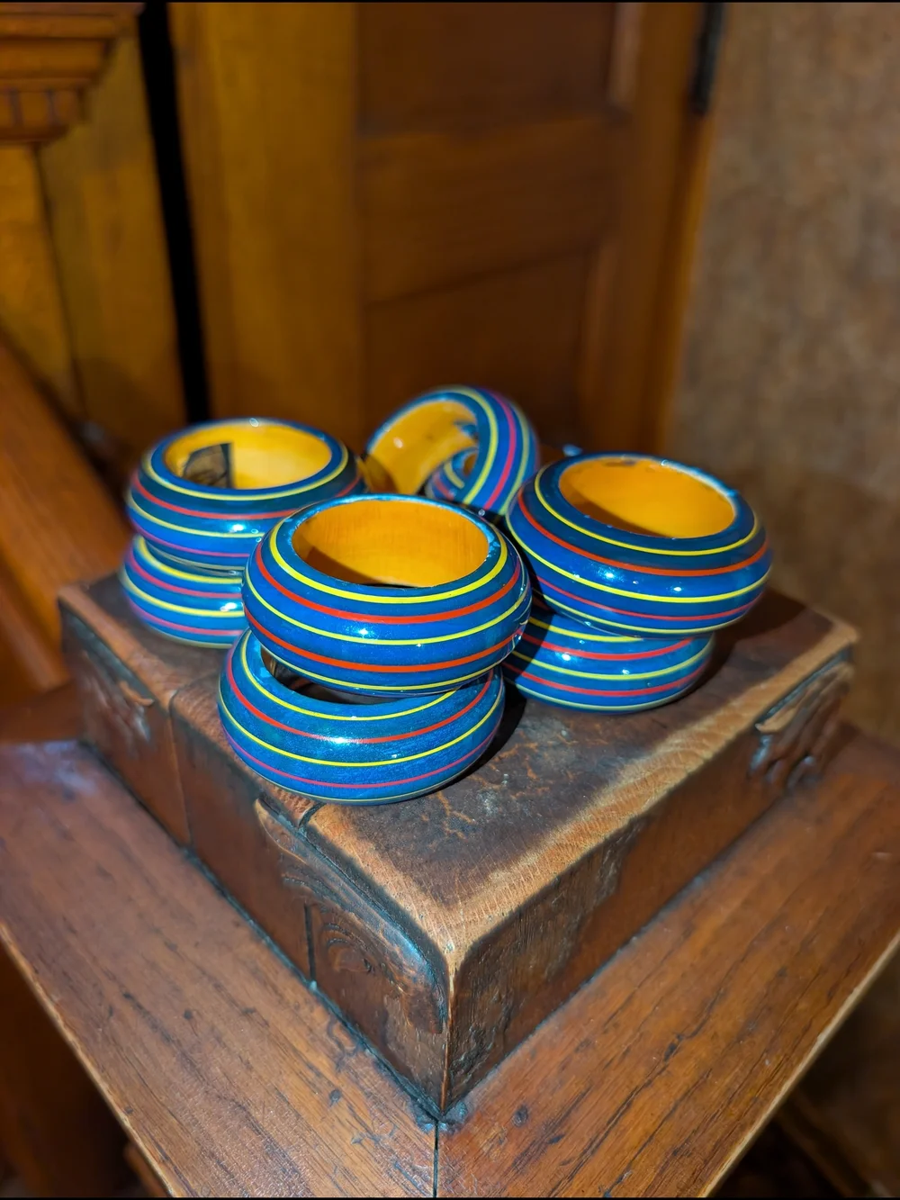 Vintage euc Wood painted napkin ring set of 8 blue red yellow